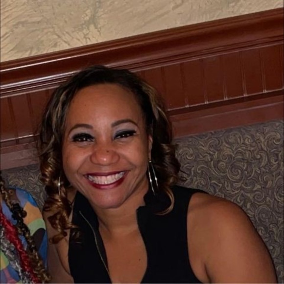 Meet your Posher, Camille - Picture 1 of 1